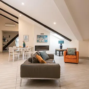 Les Maisons Naples